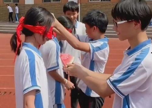 学校女孩高中吃瓜,揭秘高中女生的那些秘密