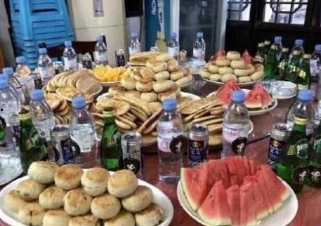 吃瓜的工作室,网络红人的幕后故事