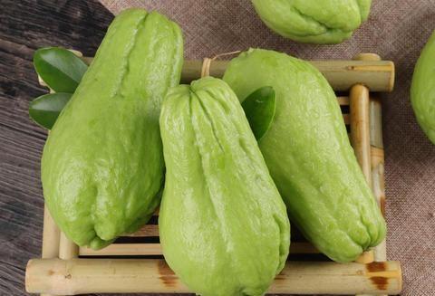 梦见老公给我吃佛手瓜,老公馈赠佛手瓜的甜蜜寓意